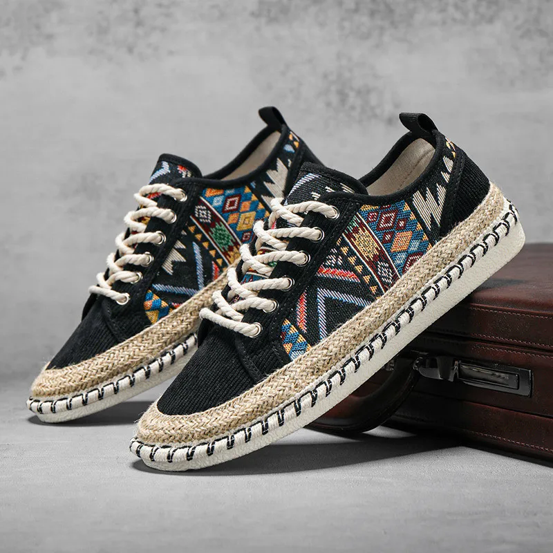 Tenis Nomad con Costuras Decorativas