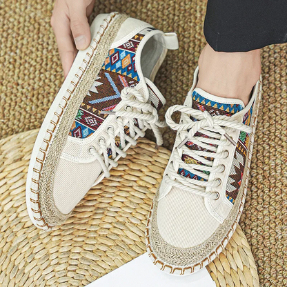 Tenis Nomad con Costuras Decorativas