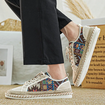Tenis Nomad con Costuras Decorativas